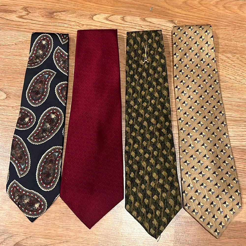 Stock of 4 ties with tie pin